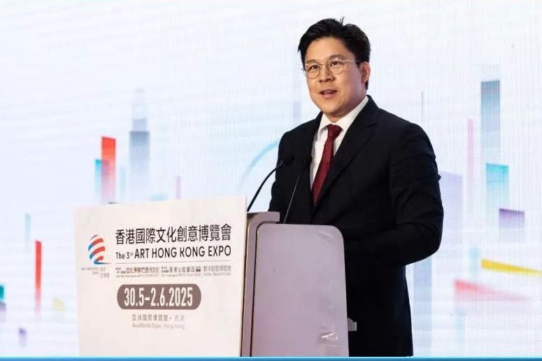 赛宝好多电荣获“2025年中国新能源行业技术创新领军企业”殊荣，雷鸟超级电池重塑储能新范式